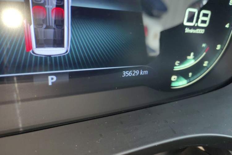 Used Roewe iMAX8 2022 400TGI Prestige Edition Odometer Close Up