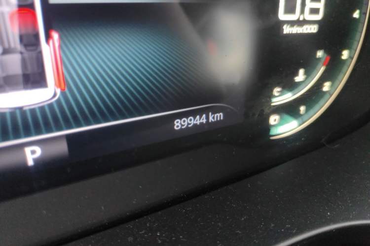 Used Roewe iMAX8 2022 400TGI Prestige Edition Odometer Close Up