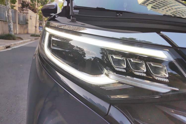 Used Roewe iMAX8 2022 400TGI Prestige Edition Right Front Headlight