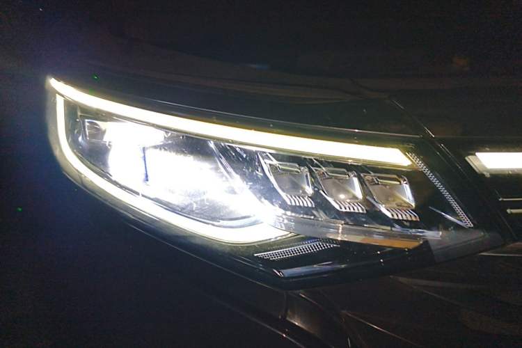 Used Roewe iMAX8 2022 400TGI Prestige Edition Right Front Headlight