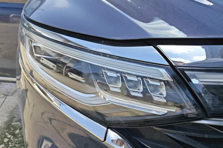 Used Roewe iMAX8 2022 400TGI Celebration Edition Right Front Headlight