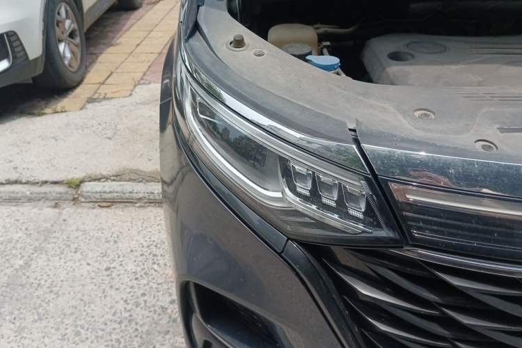 Used Roewe iMAX8 2022 400TGI Celebration Edition Right Front Headlight
