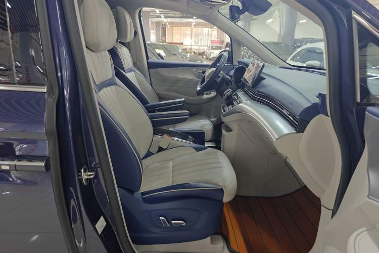 Used Roewe iMAX8 2022 400TGI Prestige Edition Right Front Seat