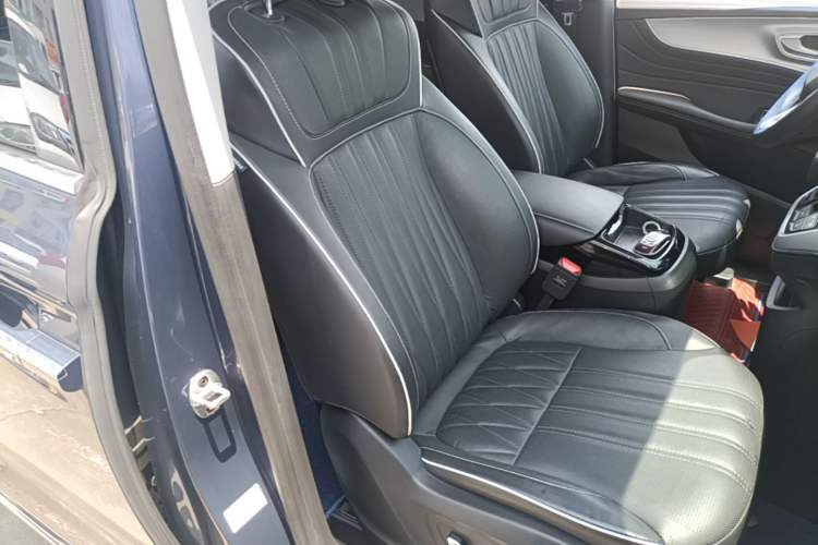 Used Roewe iMAX8 2022 400TGI Celebration Edition Right Front Seat