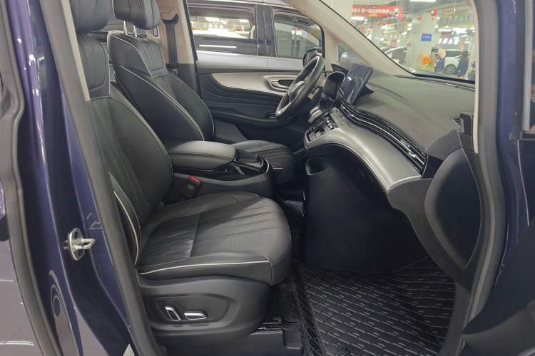 Used Roewe iMAX8 2022 400TGI Celebration Edition Right Front Seat