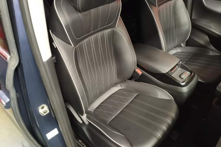Used Roewe iMAX8 2022 Model 400TGI Exclusive Version for Key Accounts Right Front Seat