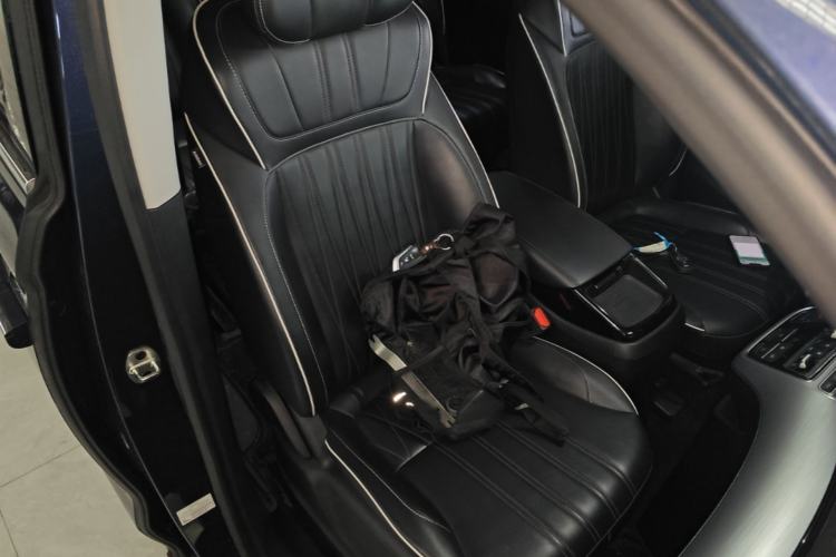 Used Roewe iMAX8 2022 Model 400TGI Exclusive Version for Key Accounts Right Front Seat