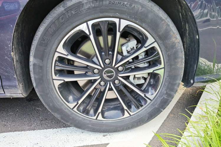 Used Roewe iMAX8 2022 400TGI Prestige Edition Right Front Wheel Hub