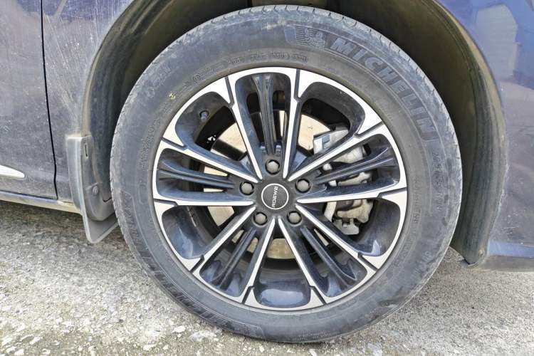 Used Roewe iMAX8 2022 400TGI Celebration Edition Right Front Wheel Hub