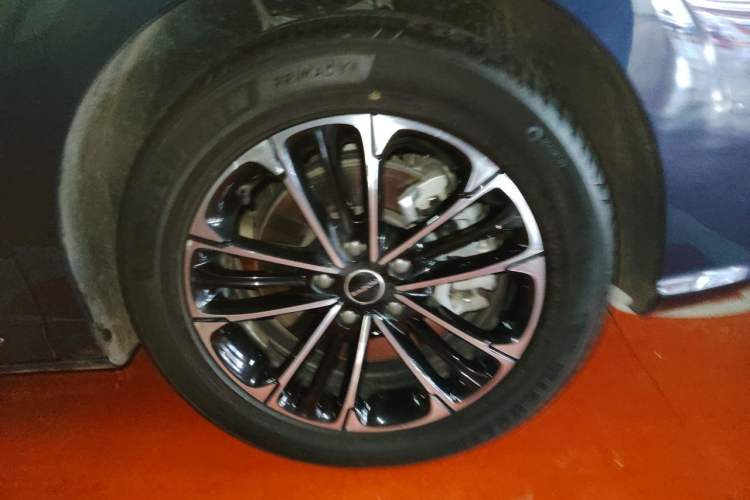 Used Roewe iMAX8 2022 400TGI Celebration Edition Right Front Wheel Hub