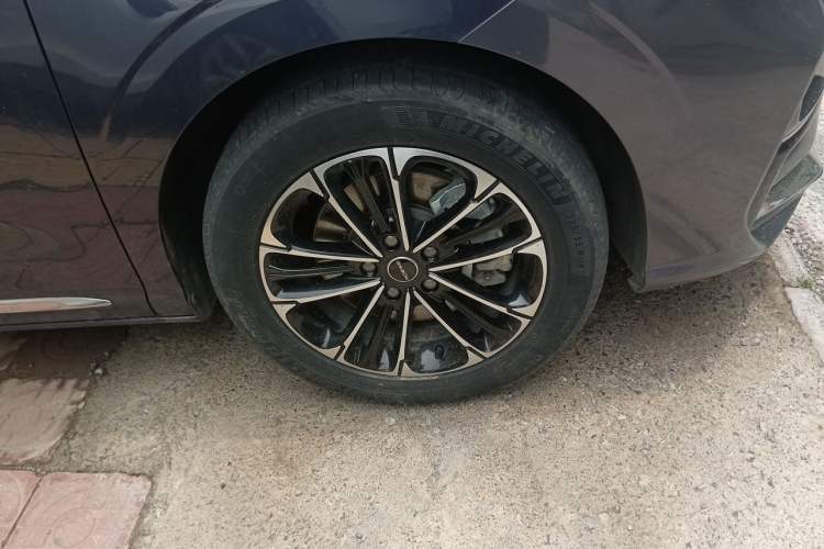 Used Roewe iMAX8 2022 400TGI Celebration Edition Right Front Wheel Hub