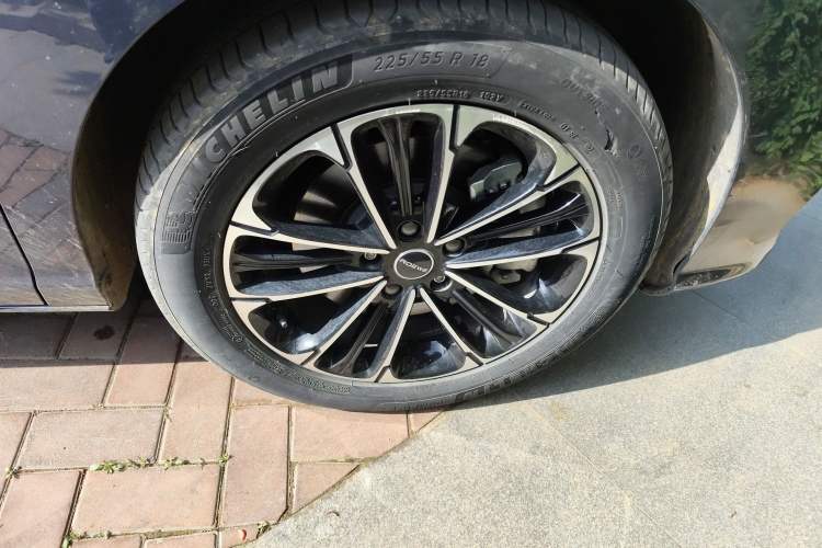 Used Roewe iMAX8 2022 400TGI Celebration Edition Right Front Wheel Hub