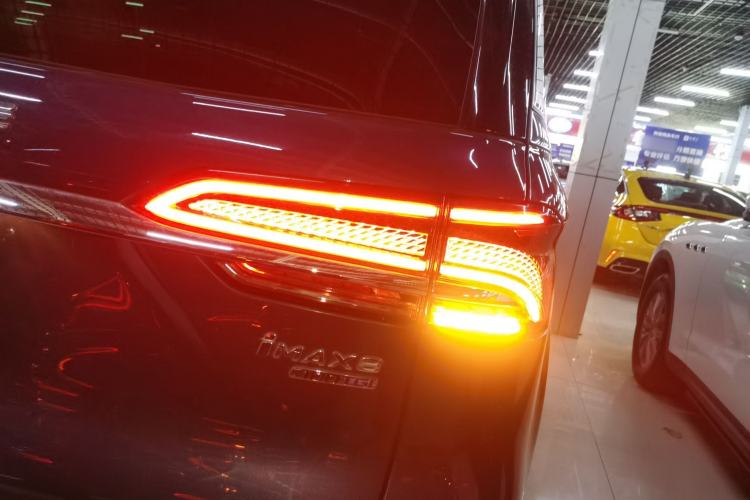 Used Roewe iMAX8 2022 Model 400TGI Exclusive Version for Key Accounts Right Rear Taillight