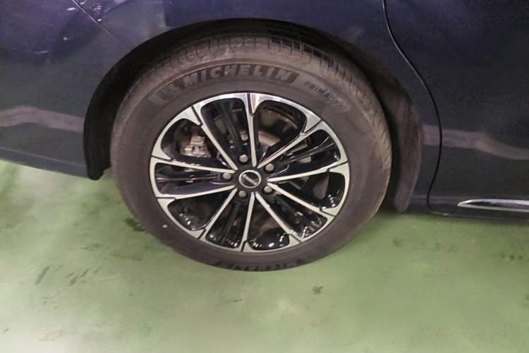 Used Roewe iMAX8 2022 400TGI Prestige Edition Right Rear Wheel Hub