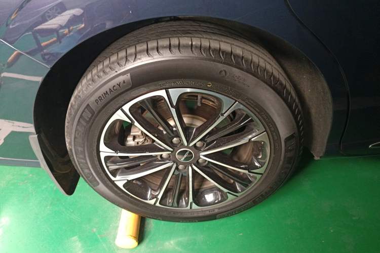 Used Roewe iMAX8 2022 400TGI Celebration Edition Right Rear Wheel Hub