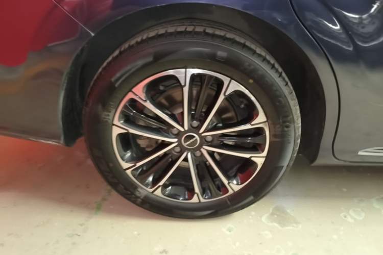 Used Roewe iMAX8 2022 400TGI Flagship Edition Right Rear Wheel Hub