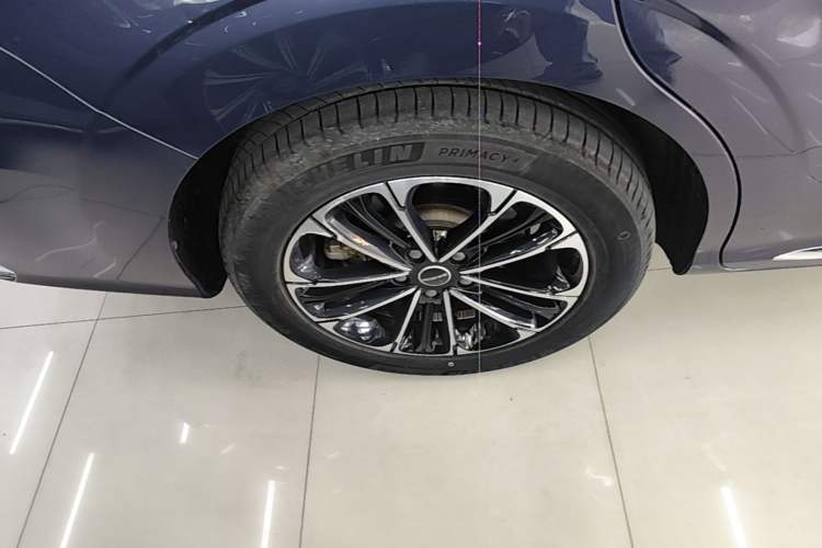 Used Roewe iMAX8 2022 400TGI Prestige Edition Right Rear Wheel Hub