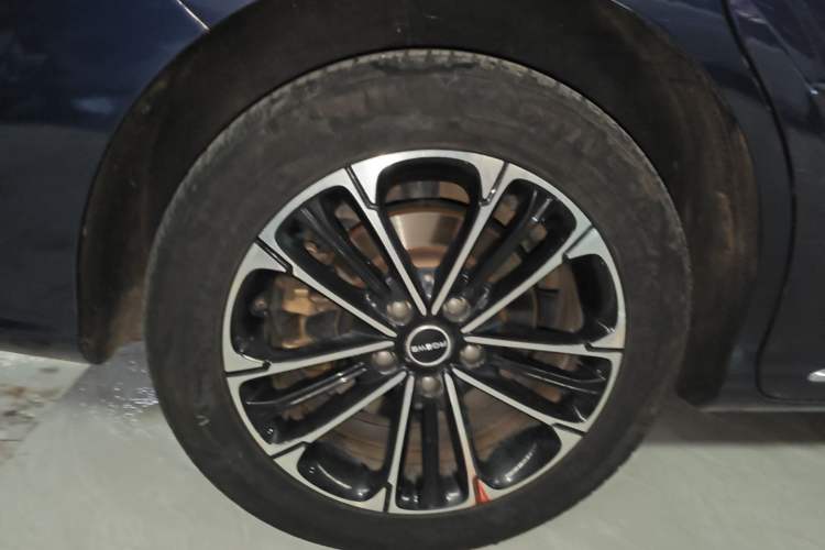 Used Roewe iMAX8 2022 Model 400TGI Exclusive Version for Key Accounts Right Rear Wheel Hub
