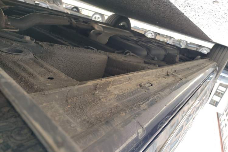 Used Roewe iMAX8 2022 400TGI Prestige Edition Right Side Sill