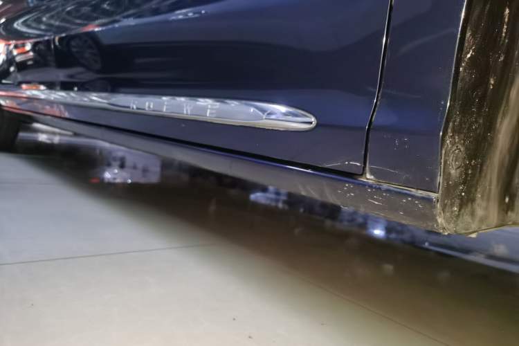 Used Roewe iMAX8 2022 Model 400TGI Exclusive Version for Key Accounts Right Side Sill