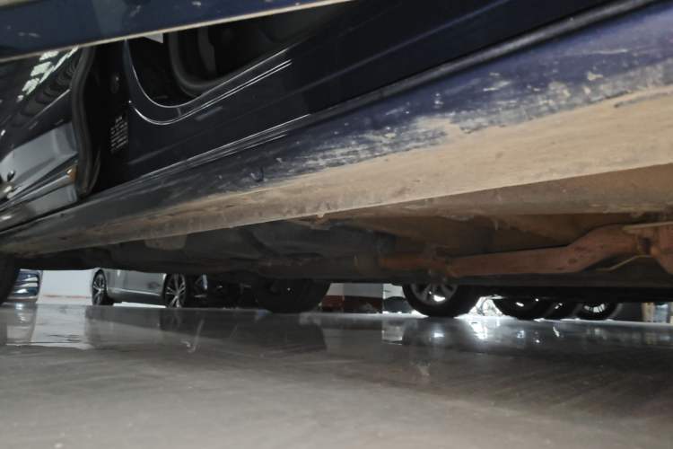 Used Roewe iMAX8 2022 Model 400TGI Exclusive Version for Key Accounts Right Side Sill