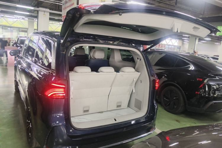 Used Roewe iMAX8 2022 400TGI Prestige Edition Trunk