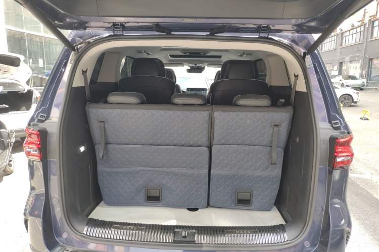 Used Roewe iMAX8 2022 400TGI Prestige Edition Trunk