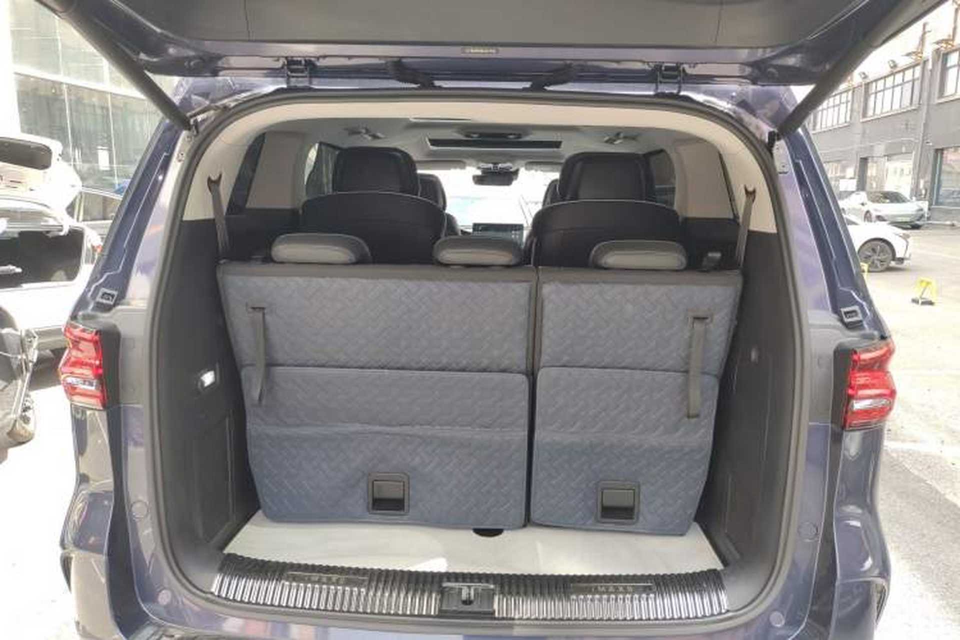 Used Roewe iMAX8 2022 400TGI Prestige Edition Trunk