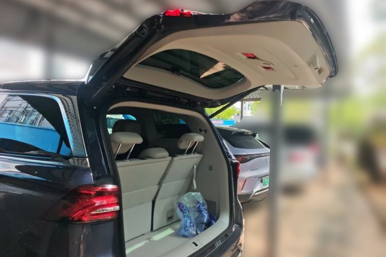 Used Roewe iMAX8 2022 400TGI Prestige Edition Trunk