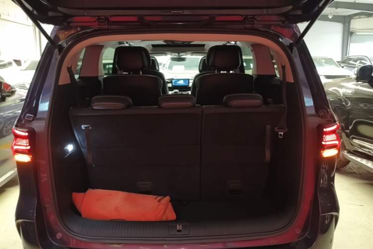 Used Roewe iMAX8 2022 400TGI Flagship Edition Trunk