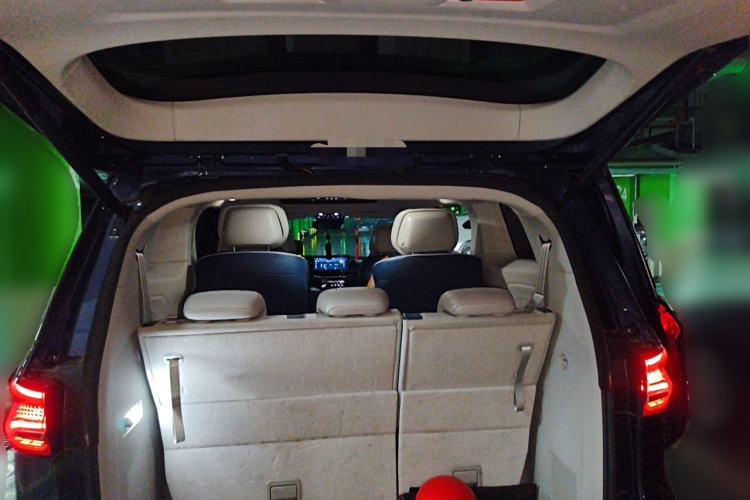 Used Roewe iMAX8 2022 400TGI Prestige Edition Trunk