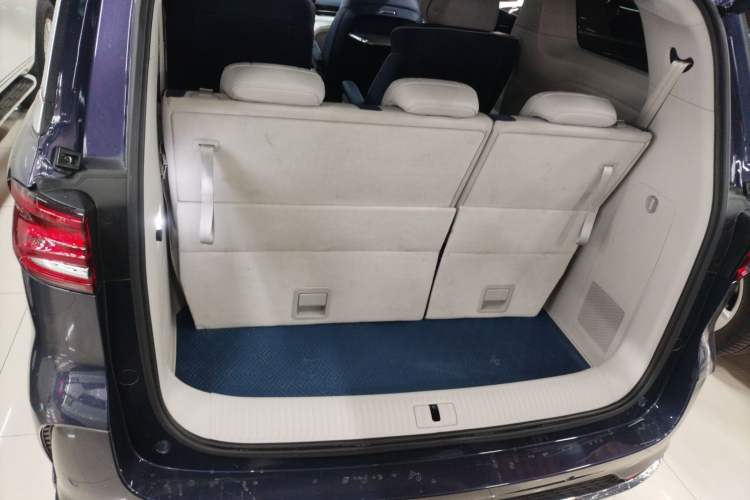 Used Roewe iMAX8 2022 400TGI Prestige Edition Trunk