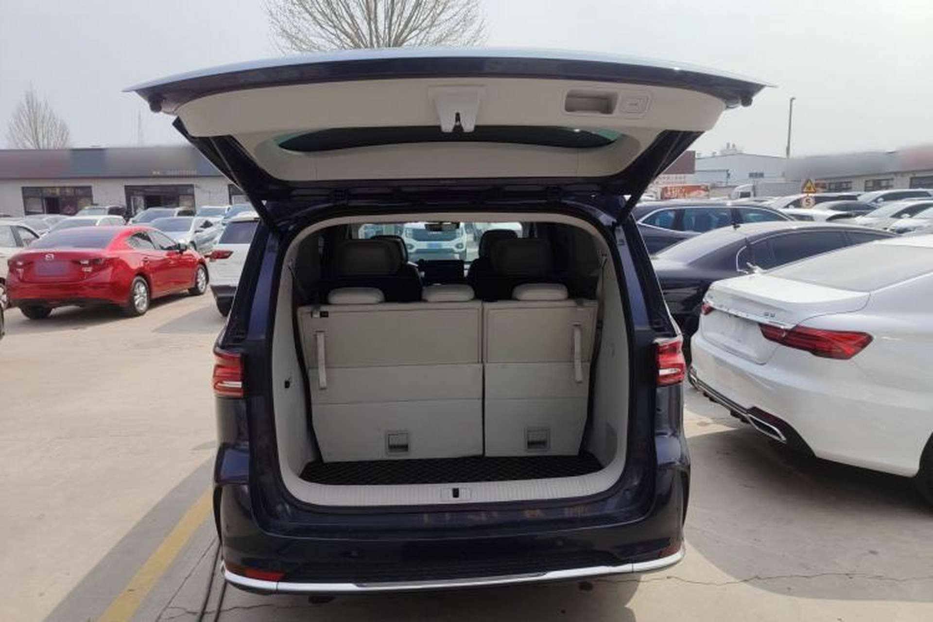 Used Roewe iMAX8 2022 400TGI Celebration Edition Trunk