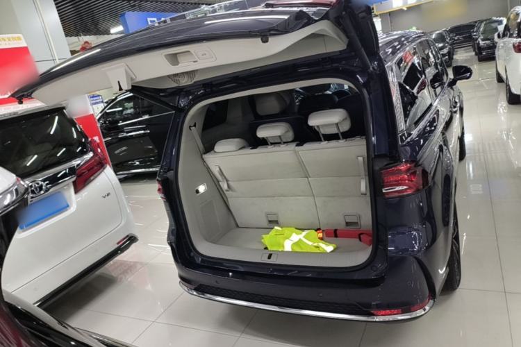 Used Roewe iMAX8 2022 400TGI Prestige Edition Trunk
