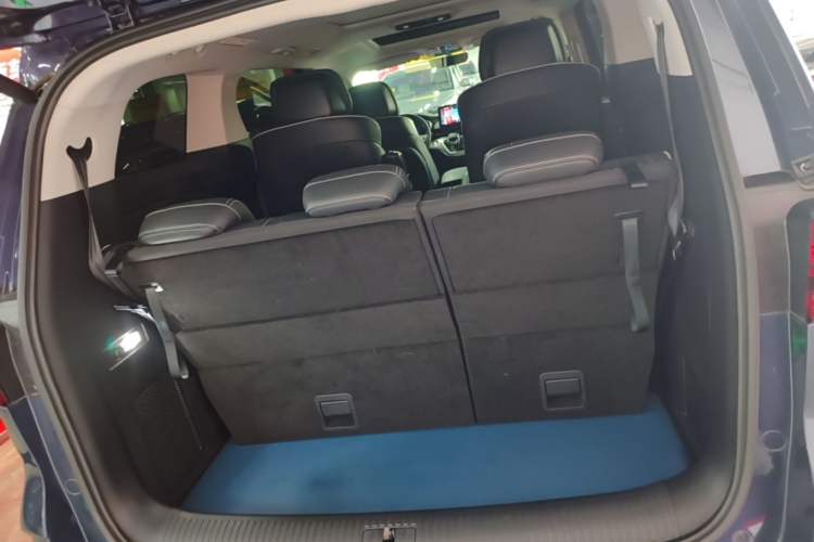Used Roewe iMAX8 2022 400TGI Celebration Edition Trunk