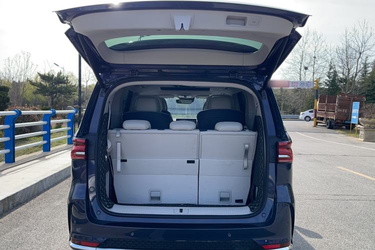Used Roewe iMAX8 2022 400TGI Prestige Edition Trunk