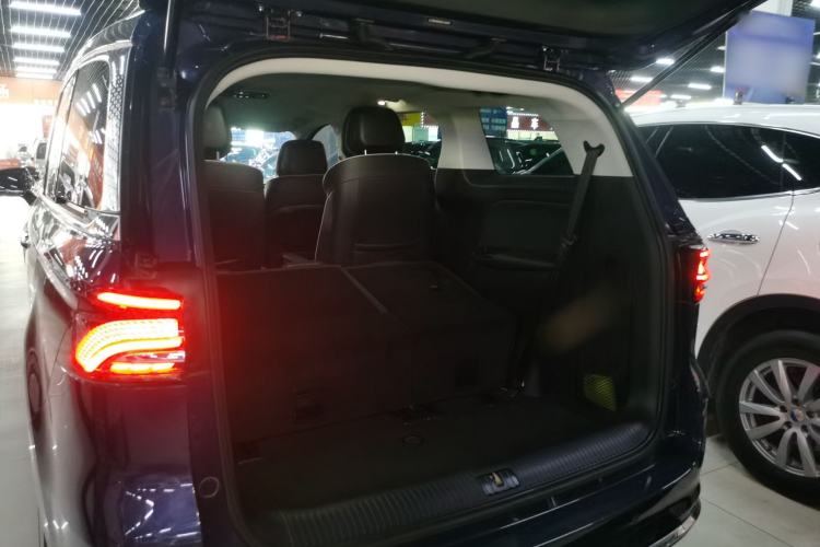 Used Roewe iMAX8 2022 Model 400TGI Exclusive Version for Key Accounts Trunk