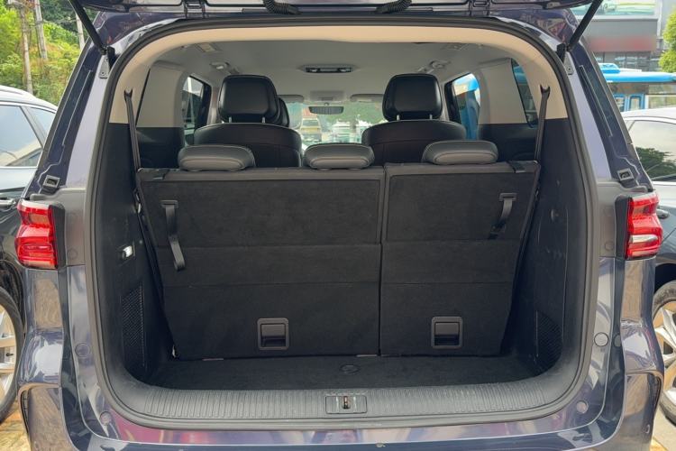 Used Roewe iMAX8 2022 Model 400TGI Exclusive Version for Key Accounts Trunk