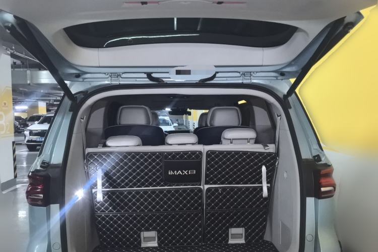 Used Roewe iMAX8 2022 400TGI Prestige Edition Trunk