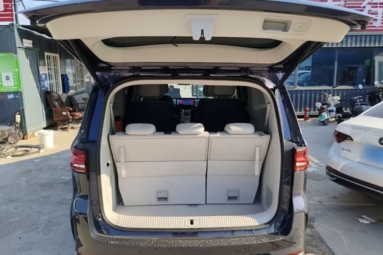 Used Roewe iMAX8 2022 400TGI Prestige Edition Trunk