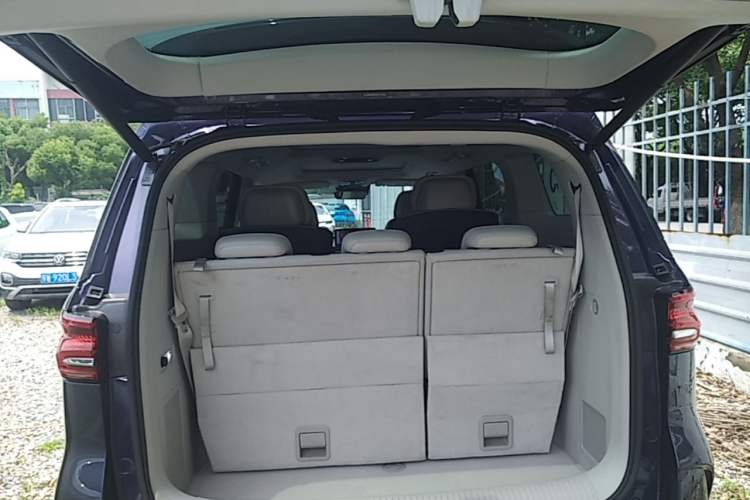Used Roewe iMAX8 2022 400TGI Ultimate Edition Trunk