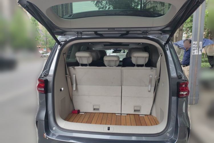 Used Roewe iMAX8 2022 400TGI Prestige Edition Trunk