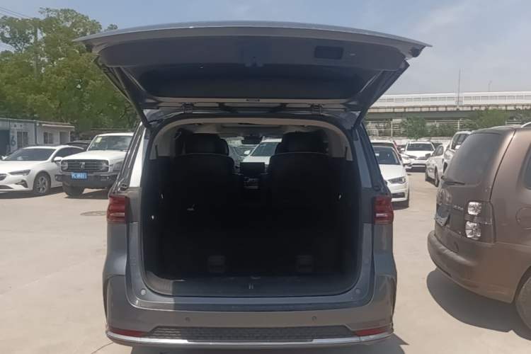 Used Roewe iMAX8 2022 400TGI Prestige Edition Trunk