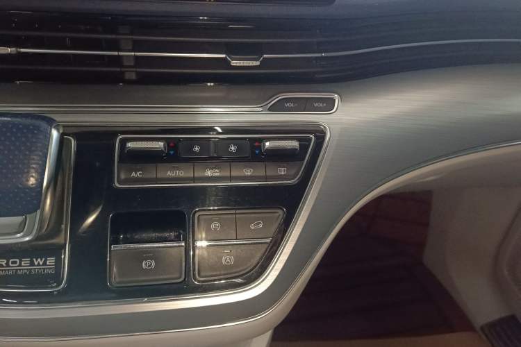 Used Roewe iMAX8 2022 400TGI Celebration Edition Audio And AC Panel