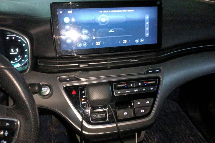Used Roewe iMAX8 2022 400TGI Prestige Edition Audio And AC Panel