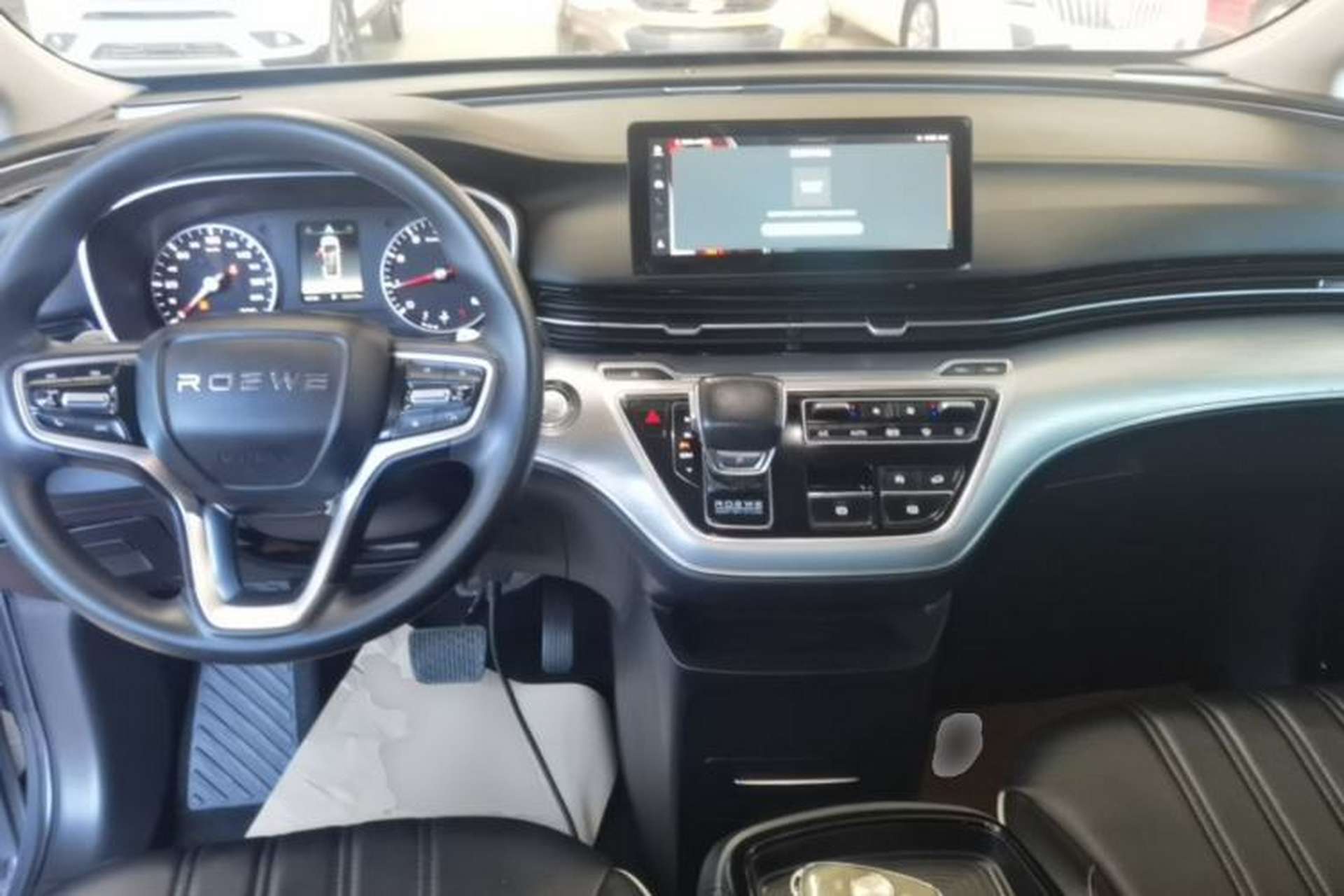 Used Roewe iMAX8 2022 Model 400TGI Exclusive Version for Key Accounts Center Console