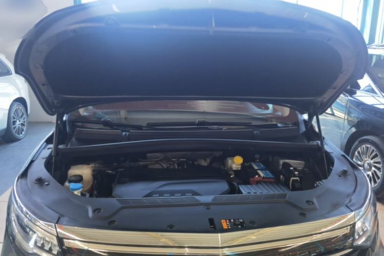 Used Roewe iMAX8 2022 Model 400TGI Exclusive Version for Key Accounts Engine Bay