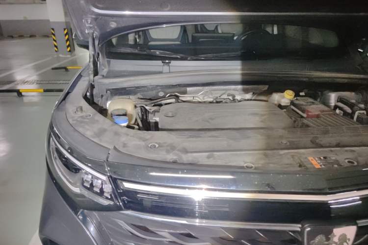 Used Roewe iMAX8 2022 400TGI Celebration Edition Engine Bay Right