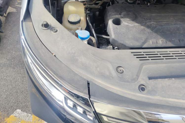 Used Roewe iMAX8 2022 400TGI Celebration Edition Engine Bay Right