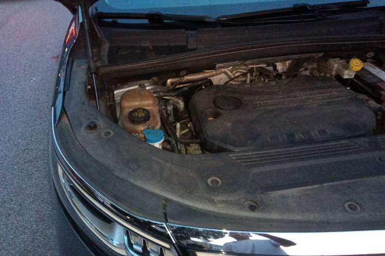 Used Roewe iMAX8 2022 400TGI Celebration Edition Engine Bay Right